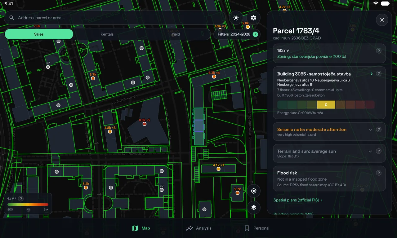 Cenilko on a tablet in landscape: the price map on the left with a full parcel and building report open in a pane on the right