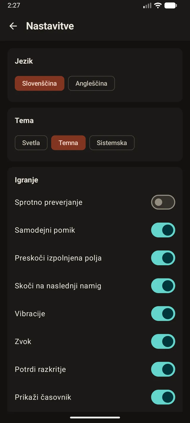 Nastavitve: jezik, tema in možnosti igranja v aplikaciji Križanke
